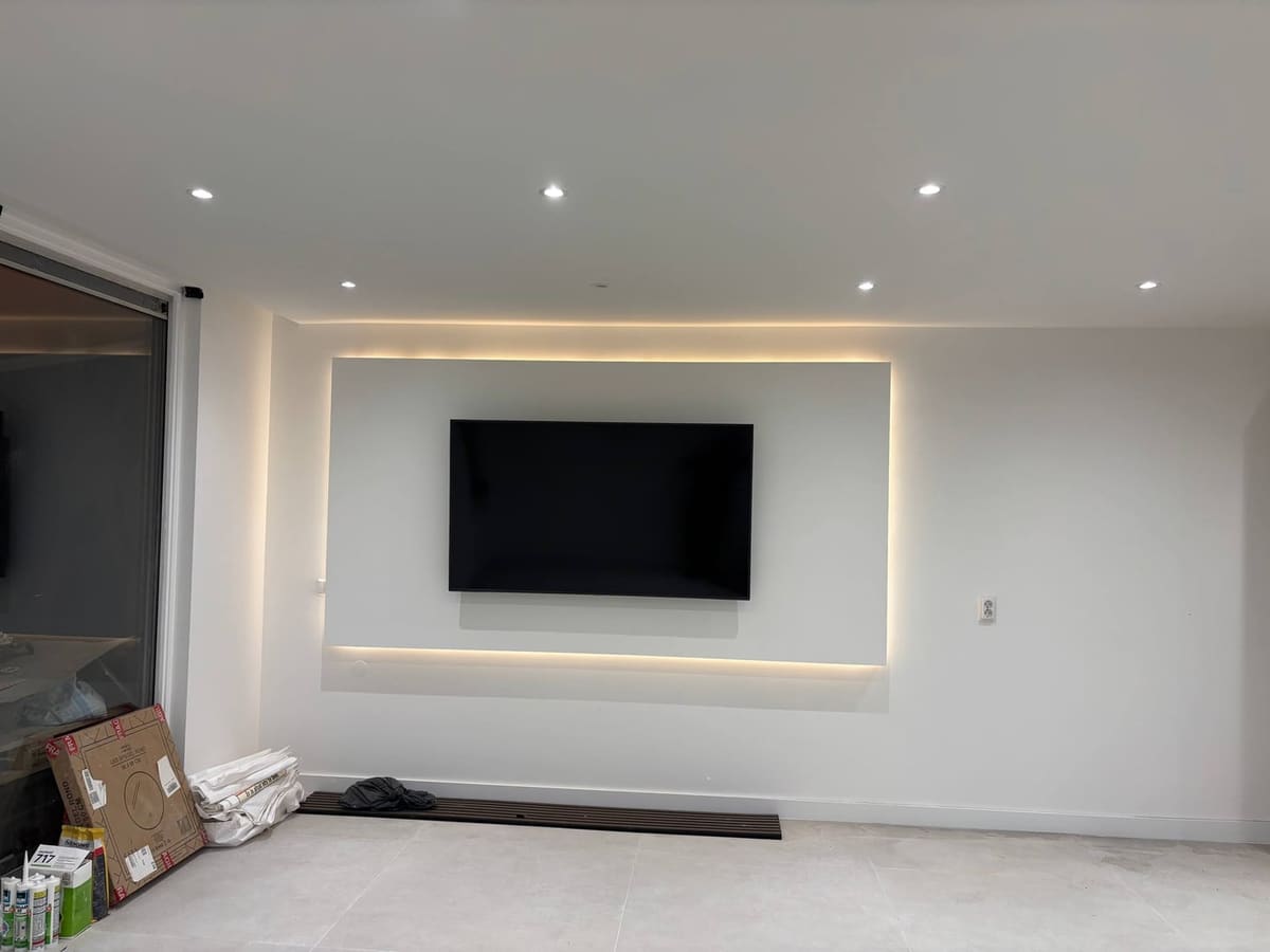 Interieurafwerking met ingebouwde verlichting door VP Bouw